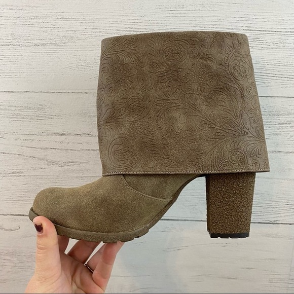 Muk Luks Shoes - Muk Luks Chris Embossed Cuffed Heel Boots Size 8